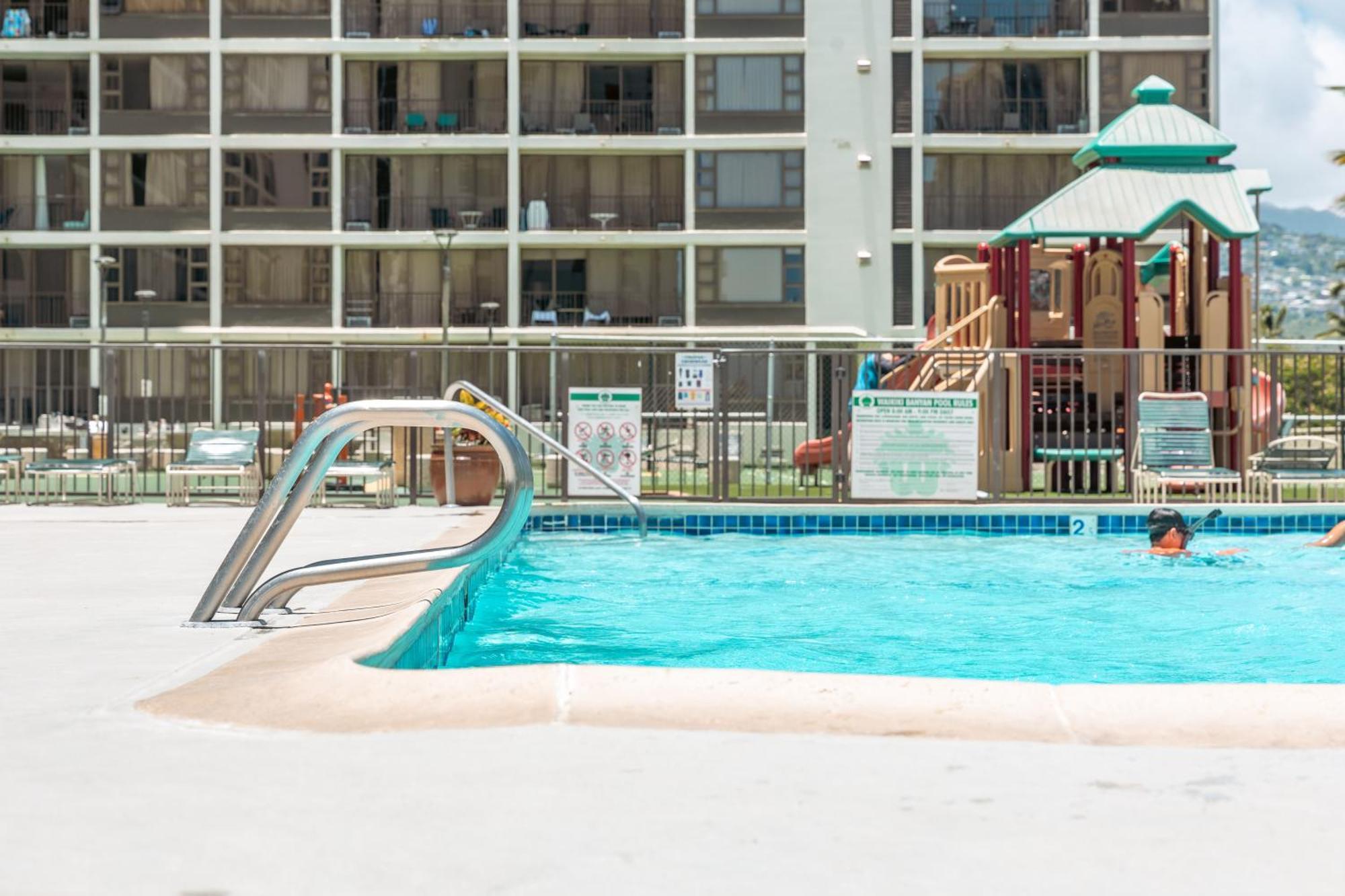 Deluxe Living In Waikiki - Ocean View With Parking Apartment