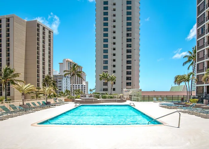 Deluxe Living In Waikiki - Ocean View Condo With Parking