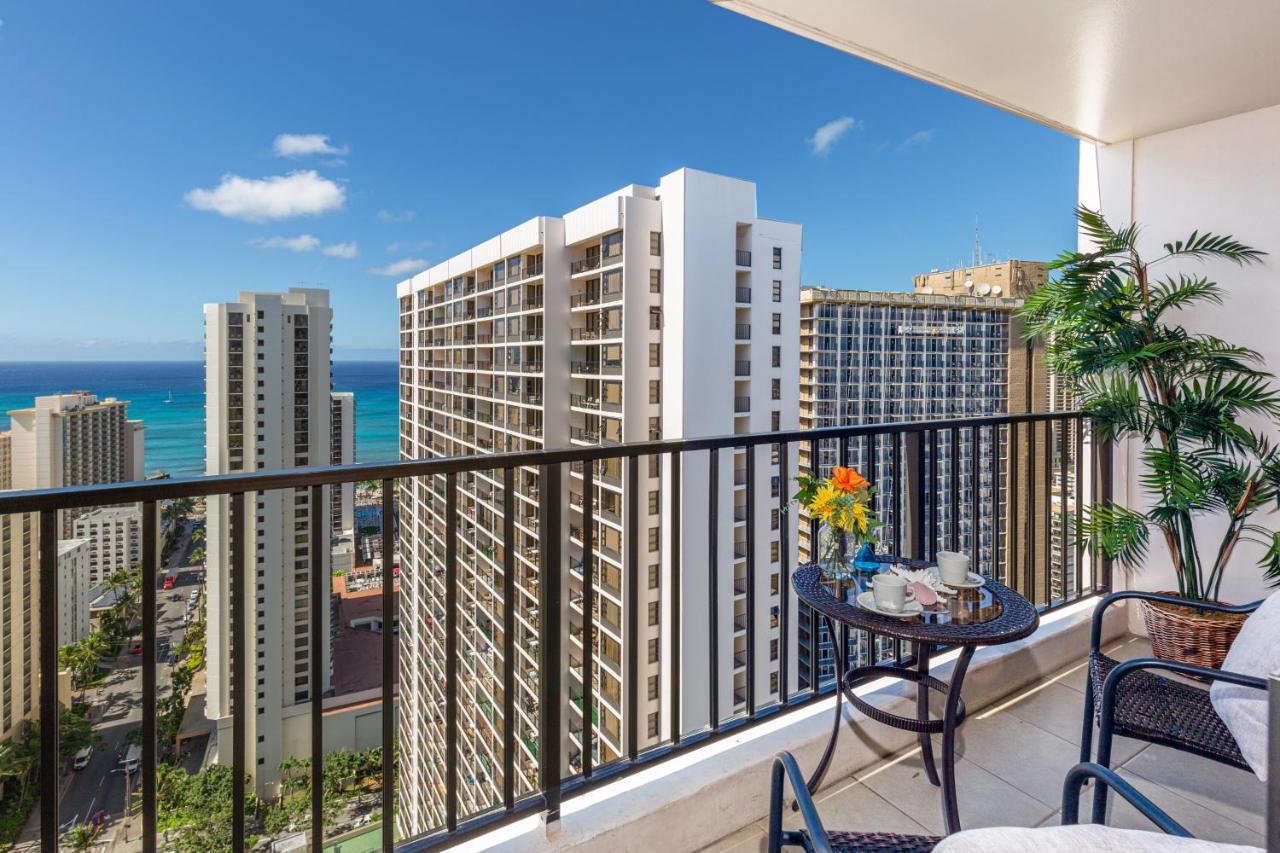Deluxe Living In Waikiki - Ocean View With Parking *