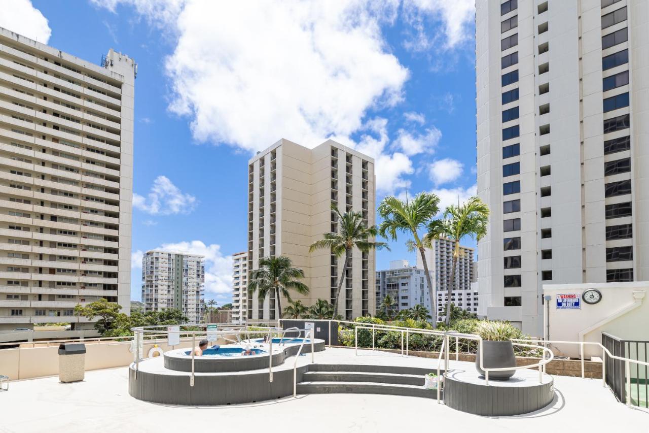 Apartment Deluxe Living In Waikiki - Ocean View With Parking *