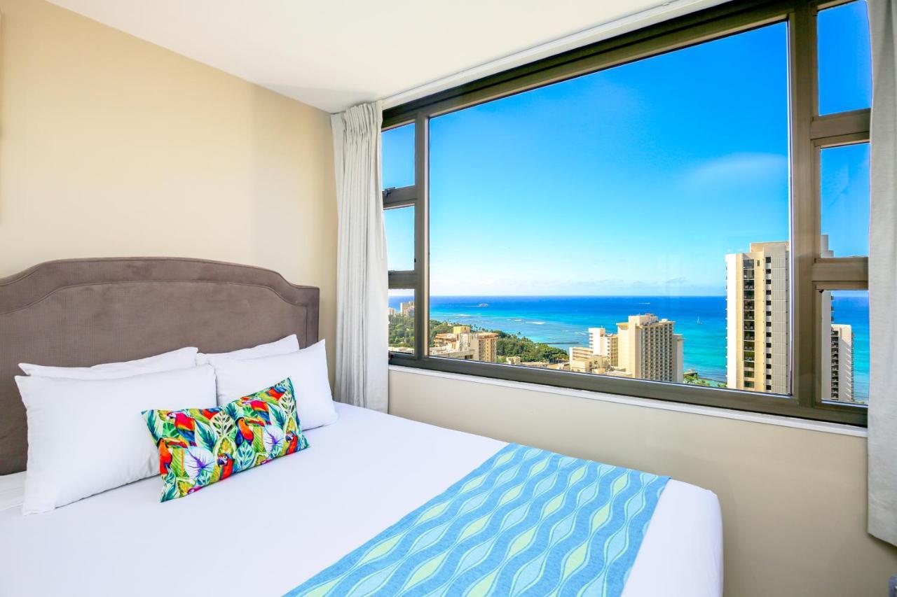 Deluxe Living In Waikiki - Ocean View With Parking *