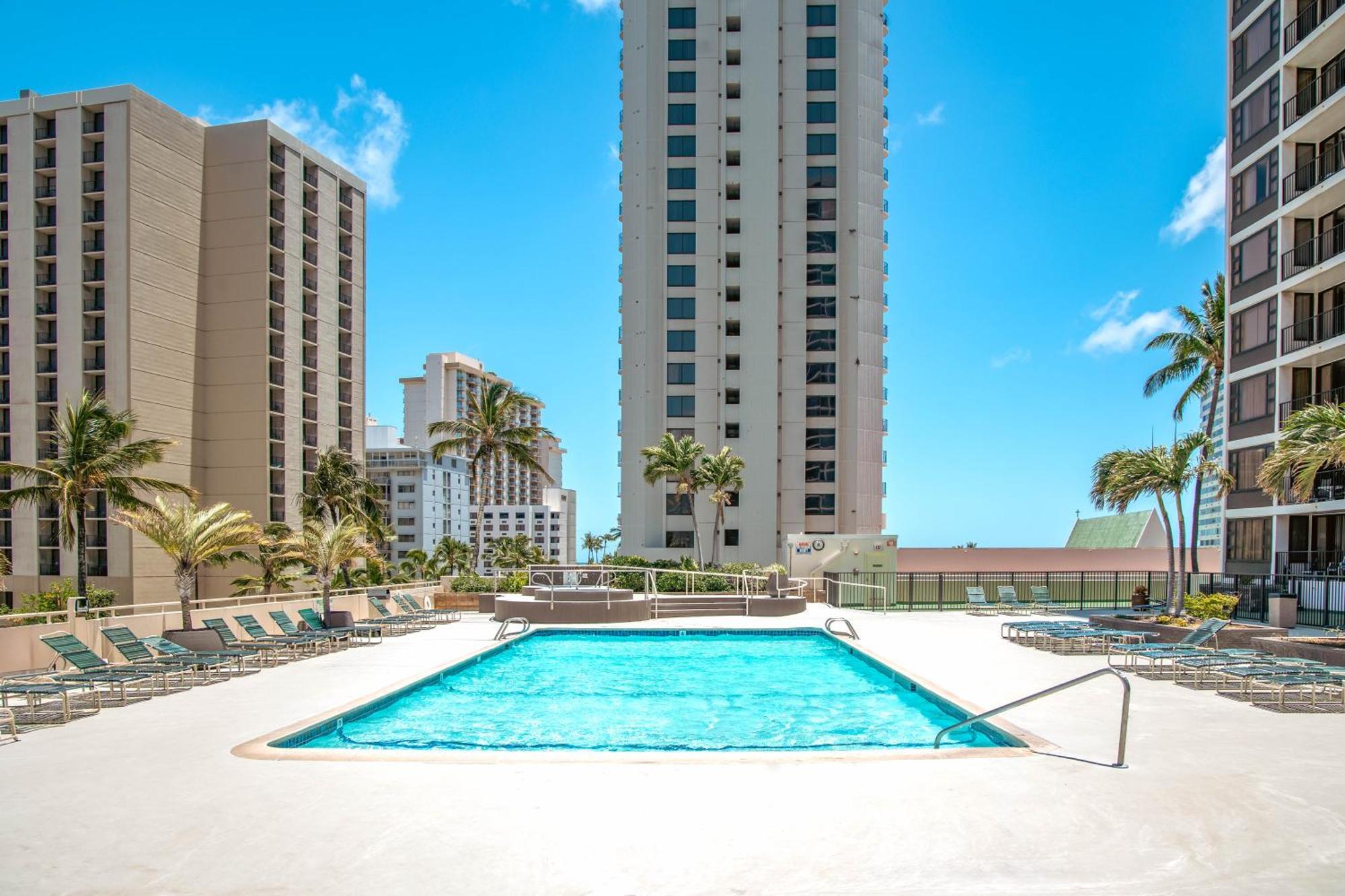 Deluxe Living In Waikiki - Ocean View With Parking Apartment Honolulu